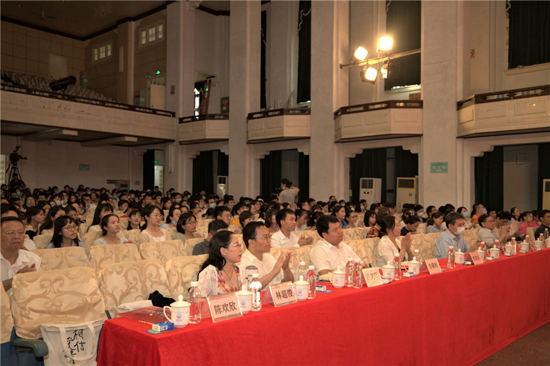 2前排就座出席的領(lǐng)導、嘉賓.jpg