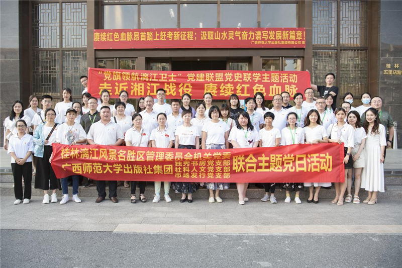 合影留念（攝影：實(shí)習(xí)生梁本）.png