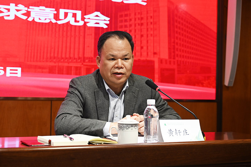 3.出版社集團黨委書記、董事長黃軒莊作表態(tài)講話.JPG