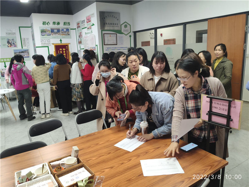 1.“社史社情及普法知識(shí)問(wèn)答”活動(dòng)現(xiàn)場(chǎng).jpg