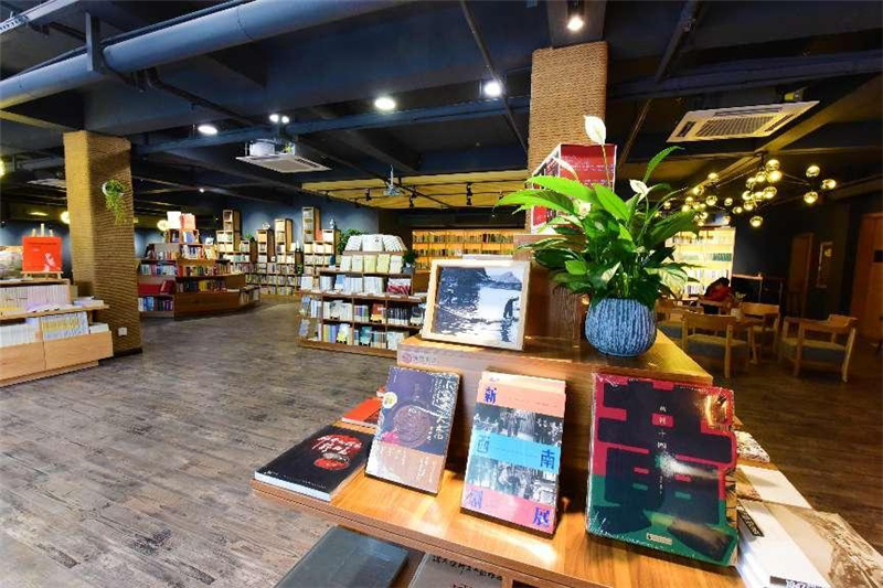 獨秀書房·育才店內(nèi)景照片.png