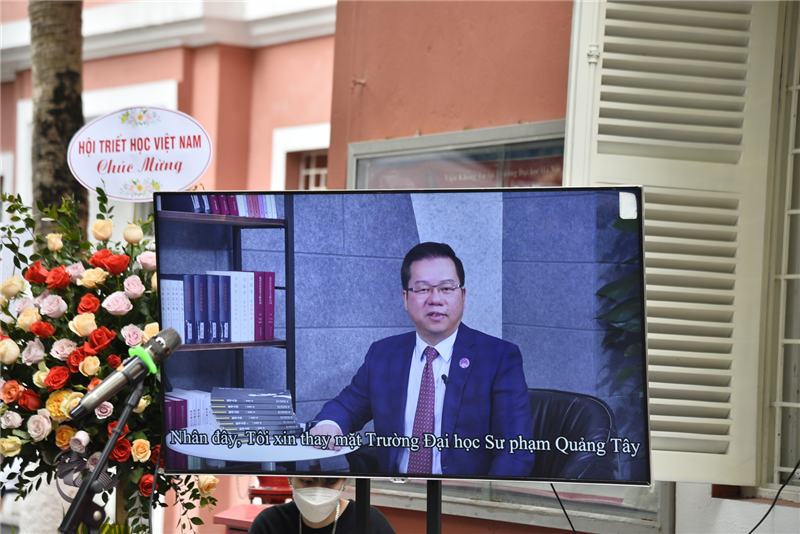 在越南會場，廣西師范大學(xué)校長賀祖斌視頻致辭.png
