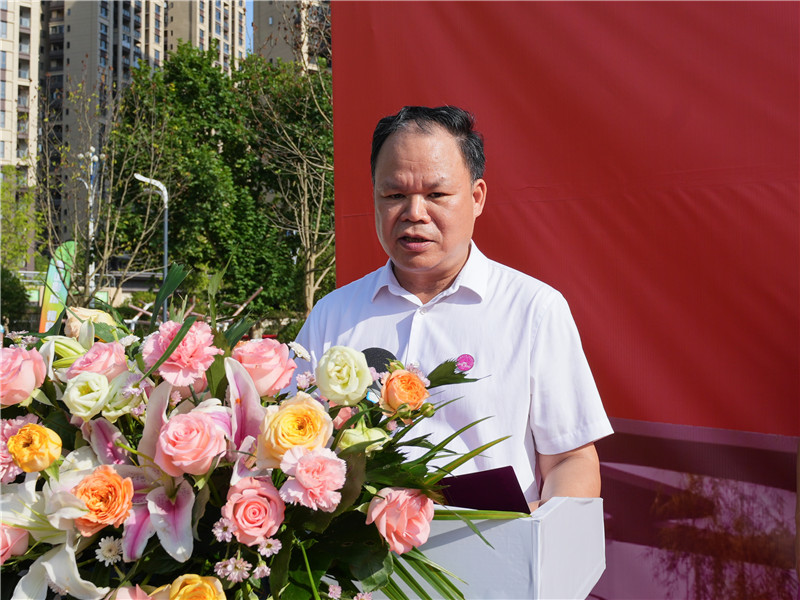 廣西師范大學(xué)出版社集團(tuán)黨委書記、董事長黃軒莊在奠基儀式上致辭.jpg