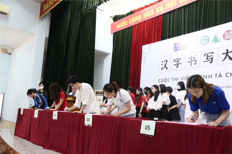 越南大中學生漢字書寫大賽吸引了140名選手參與.jpg