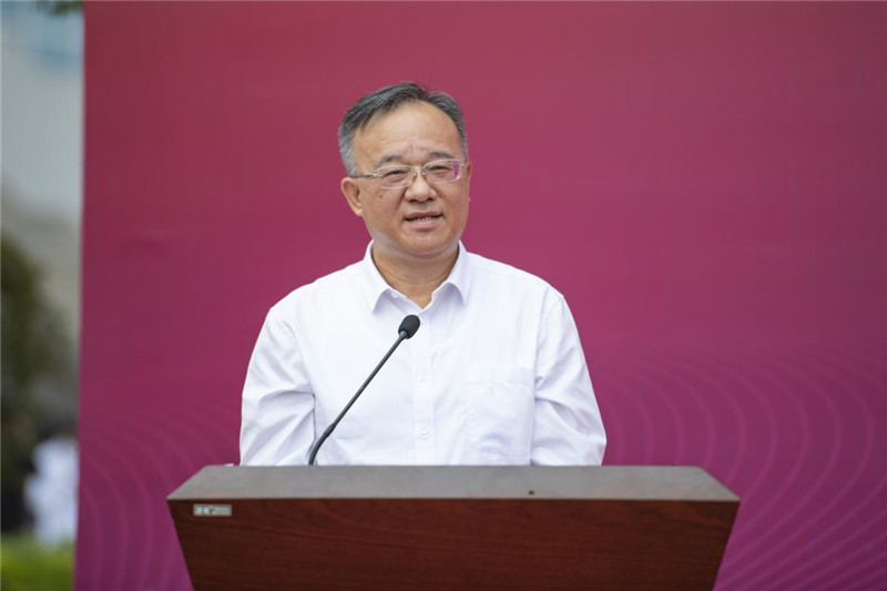 自治區(qū)副主席黃俊華宣布項目正式啟動.jpg