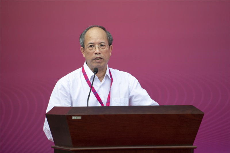 自治區(qū)地方志編纂委員會辦公室主任梁金榮致辭.jpg