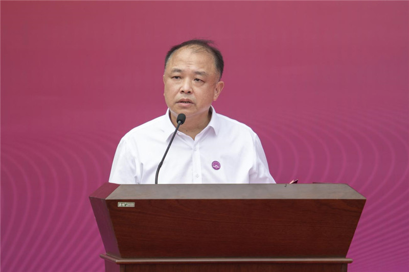 廣西師范大學(xué)黨委副書記趙鐵主持啟動儀式.jpg