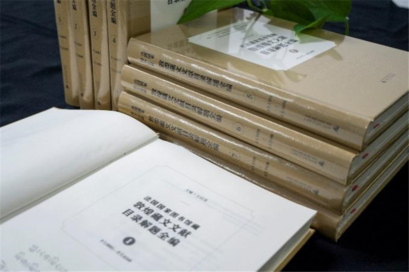 《法國國家圖書館藏敦煌藏文文獻目錄解題全編》書影（供圖：廣西師范大學(xué)出版社）.jpg