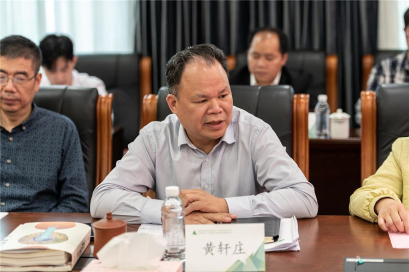 集團(tuán)公司黨委書記、董事長(zhǎng)、基金會(huì)常務(wù)副理事長(zhǎng)黃軒莊講話.jpg