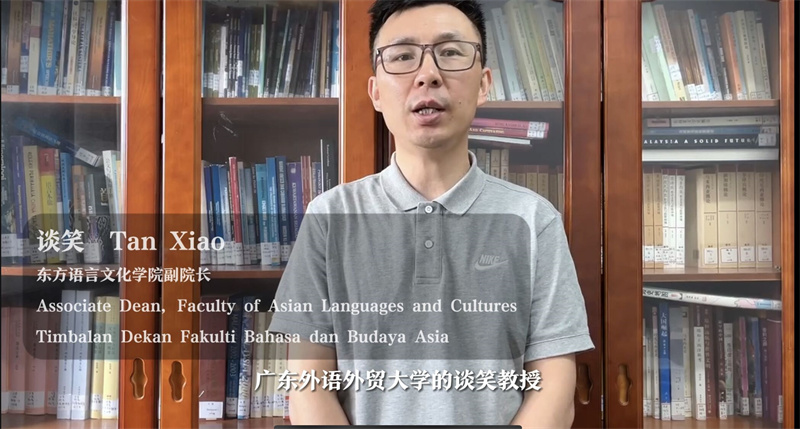 《東方智慧叢書》譯者之一，廣東外語外貿(mào)大學(xué)東方語言文化學(xué)院談笑教授在線介紹叢書翻譯經(jīng)驗.jpg