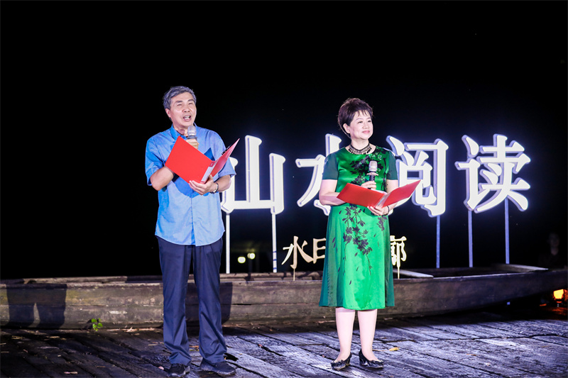 嚴(yán)燕生、季燕朗誦《桂林山水歌》.jpg