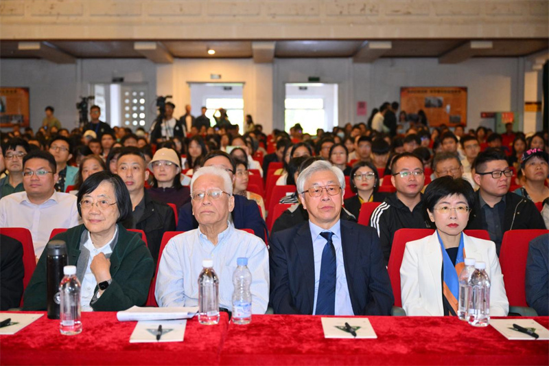 “2023大學(xué)問(wèn)年度學(xué)術(shù)出版論壇”活動(dòng)現(xiàn)場(chǎng).jpg