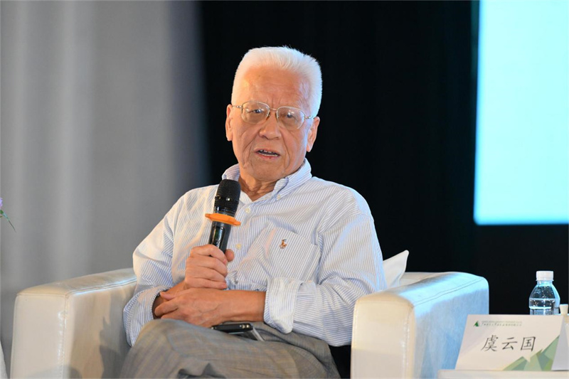 圓桌對(duì)談，上海師范大學(xué)人文學(xué)院教授虞云國(guó)發(fā)言.jpg