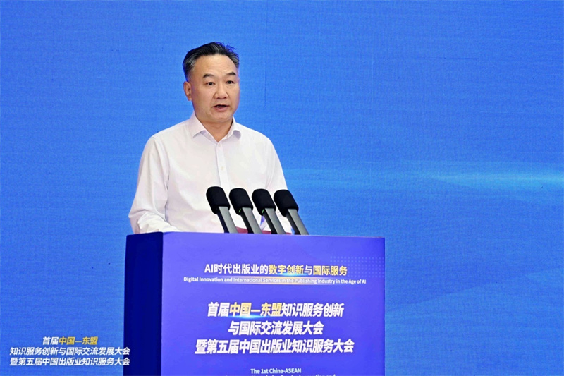 廣西壯族自治區(qū)黨委宣傳部副部長、新聞出版局和版權(quán)局局長王曉華致辭.jpg