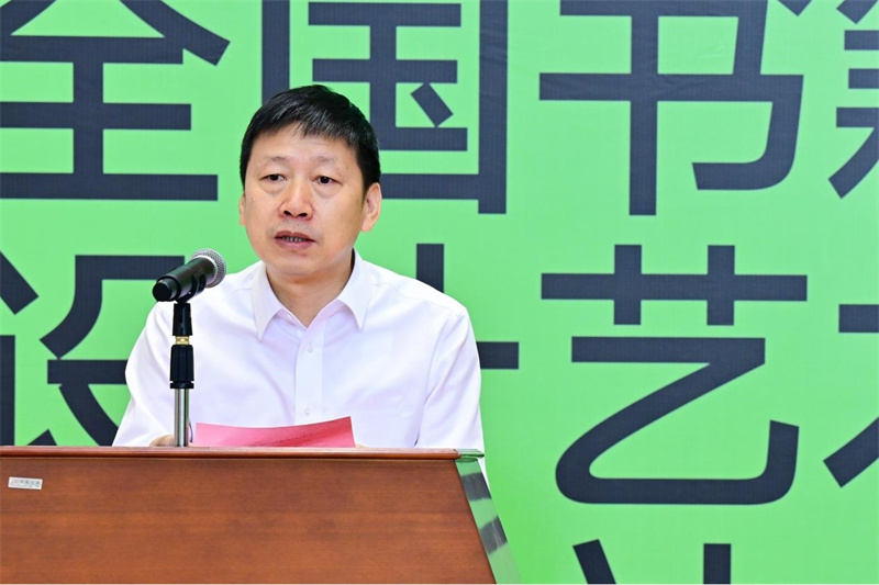 廣西出版?zhèn)髅郊瘓F(tuán)董事長、廣西出版協(xié)會(huì)會(huì)長利來友致辭.jpg