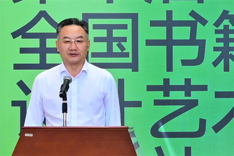 廣西壯族自治區(qū)黨委宣傳部副部長、廣西壯族自治區(qū)新聞出版局（自治區(qū)版權(quán)局）局長王曉華宣布展覽開幕.jpg