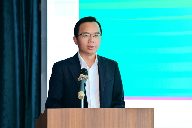 集團(tuán)公司黨委副書記、總編輯湯文輝在論壇上致辭.jpg