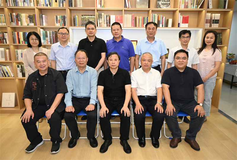 座談會(huì)與會(huì)人員合影.jpg