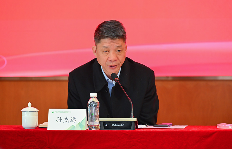4.校黨委副書記、校長，校出版編審委員會主任委員孫杰遠主持會議.jpg
