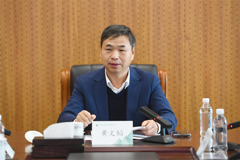 校黨委副書(shū)記黃文韜作講話(huà)（李顯楊攝）.jpg