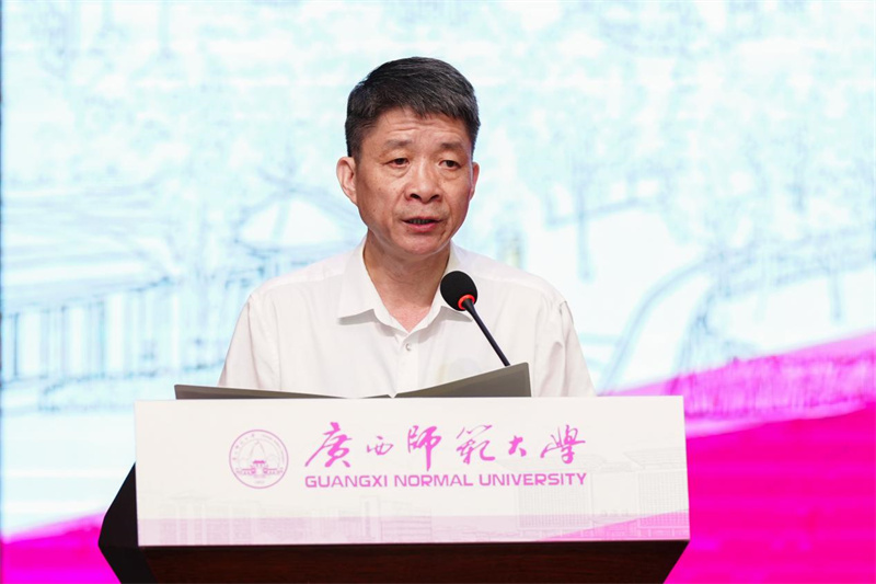 廣西師范大學校長，出版學院院長孫杰遠主持開班式.jpg