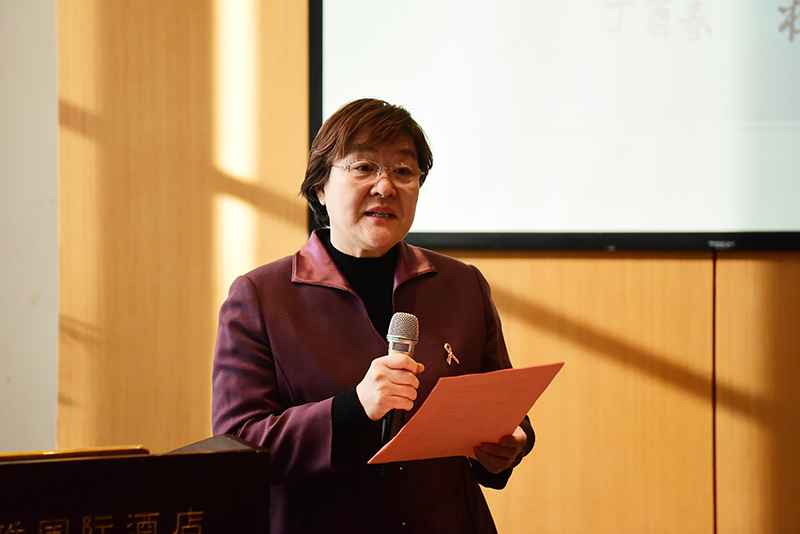 中國抗癌協(xié)會(huì)康復(fù)會(huì)秘書長甄榮致辭（李顯楊攝）.JPG