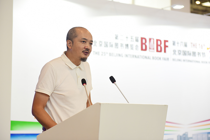 藝術(shù)之橋2019年度藝術(shù)家白明致辭.JPG