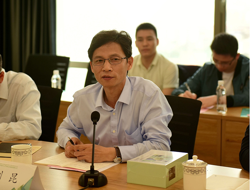 光明日報(bào)高級(jí)記者、文摘報(bào)總編輯、中國文摘報(bào)研究會(huì)會(huì)長劉昆發(fā)言（廖茹畫攝）.jpg