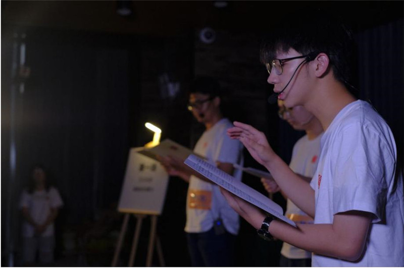 觀文館領(lǐng)讀人劇場在獨(dú)秀書房·旗艦店朗讀《哈姆雷特》.jpg