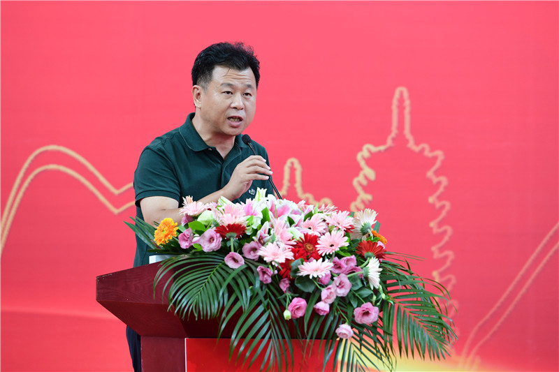 中國(guó)美術(shù)發(fā)行專(zhuān)業(yè)委員會(huì)第五屆委員會(huì)副主任委員、福建美術(shù)出版社社長(zhǎng)兼總編輯郭武致辭 李顯楊 攝.JPG