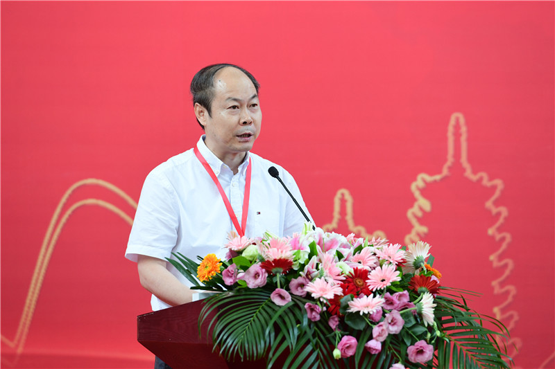 中國(guó)出版協(xié)會(huì)常務(wù)理事、陜西師大出版社董事長(zhǎng)兼社長(zhǎng)劉東風(fēng)致辭 李顯楊 攝.JPG