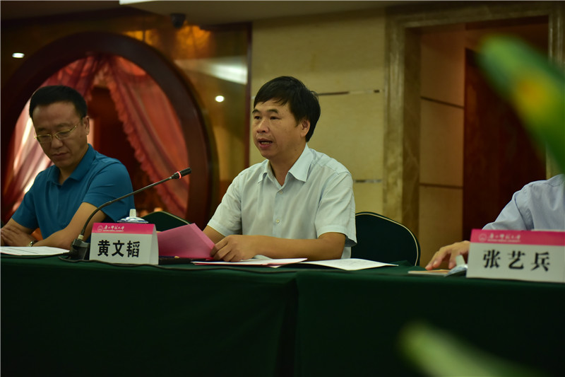 廣西師范大學(xué)副校長(zhǎng)黃文韜教授致辭（郭倩 攝）.JPG