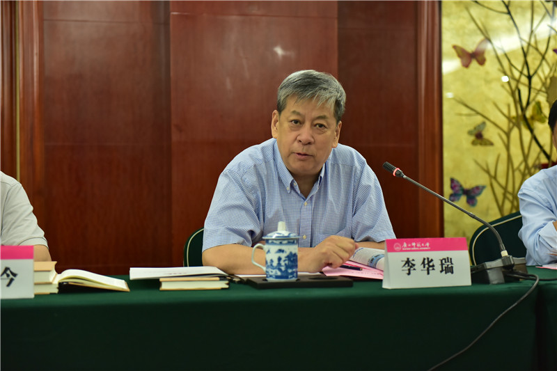 首都師范大學(xué)歷史學(xué)院教授、教育部長(zhǎng)江學(xué)者特聘教授李華瑞發(fā)言（郭倩 攝）.JPG