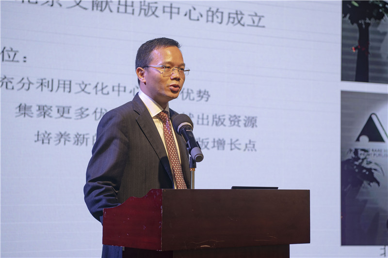 廣西師范大學(xué)出版社集團(tuán)黨委副書記、總編輯湯文輝發(fā)言（李顯楊 攝）.jpg