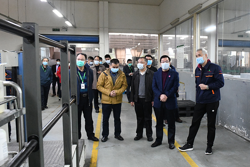 到出版社集團(tuán)廣大印務(wù)公司印刷車間、裝訂車間查看02.jpg